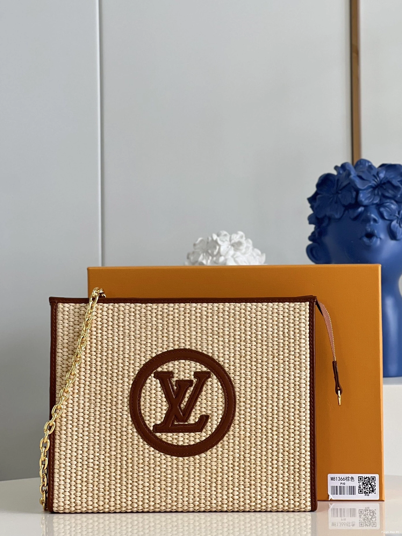 First bag ru VUITTON POUCH LOUIS CHAIN ON TOILETRY 0728